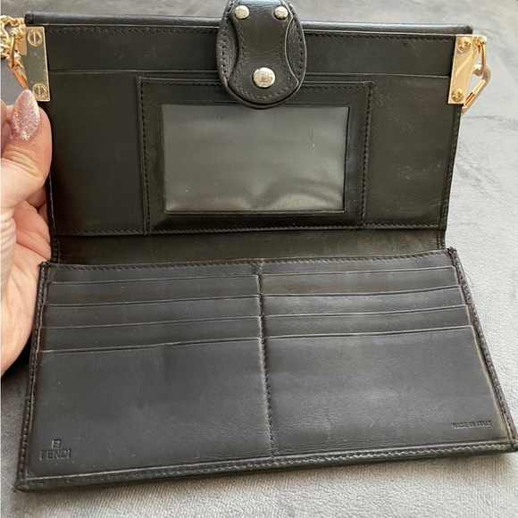 Fendi Wallet on Chain - Picture 9 of 14